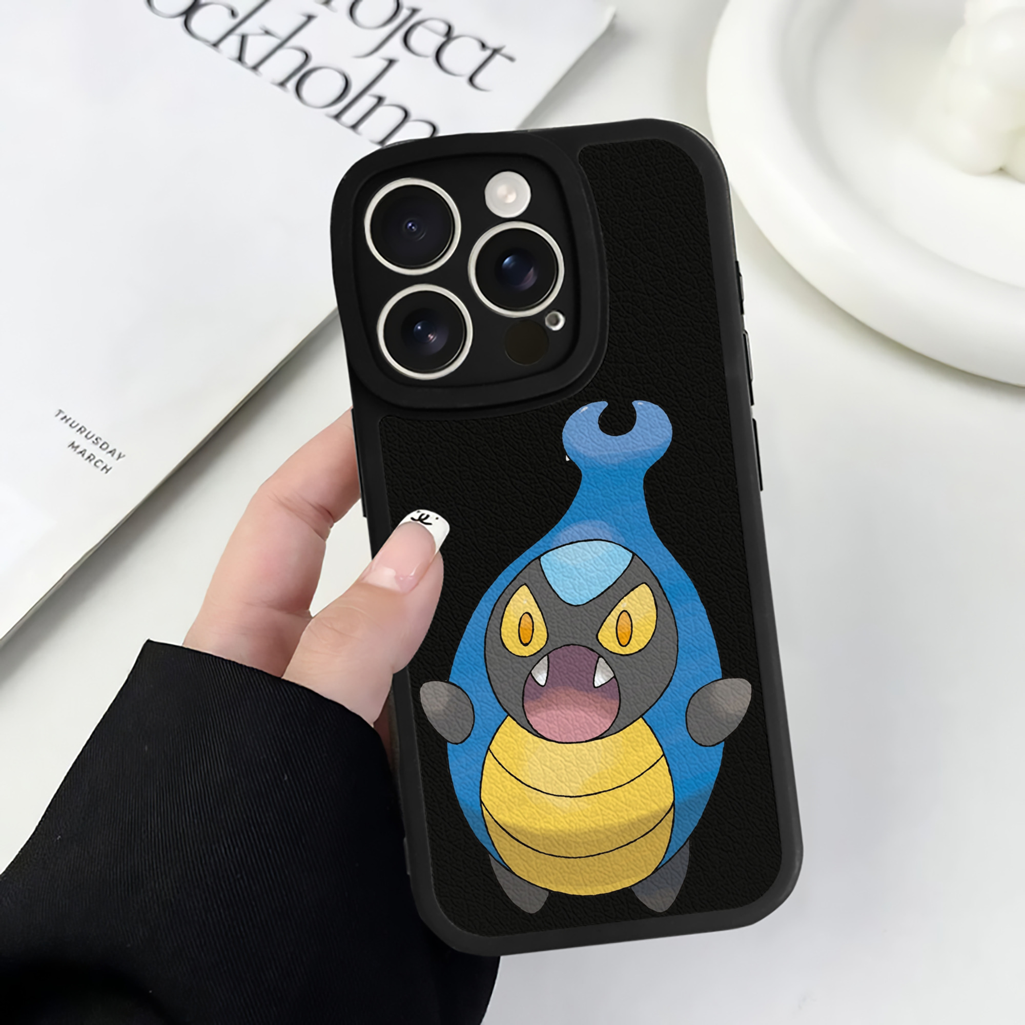 （画像用） ポケットモンスター Pokémon 【iPhone 16シリーズ対応】シリコンスマホケース（レザー調） 材質：シリコン